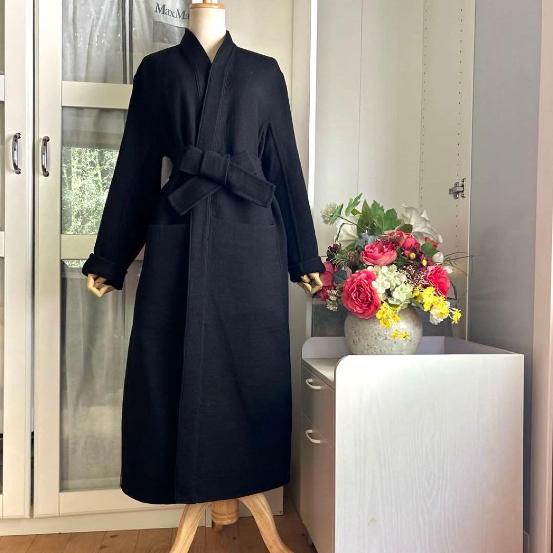 美品　マックスマーラ 素敵なデザインやや厚手で重みあるウール素材　ロングコート
