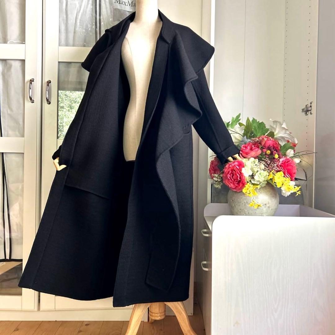 美品　マックスマーラ 素敵なデザインやや厚手で重みあるウール素材　ロングコート