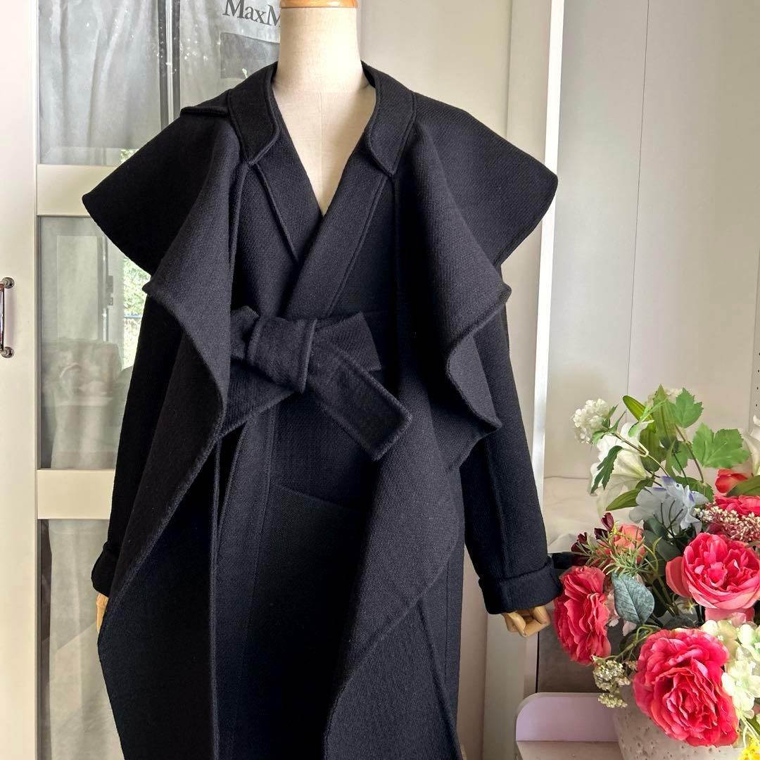 美品　マックスマーラ 素敵なデザインやや厚手で重みあるウール素材　ロングコート