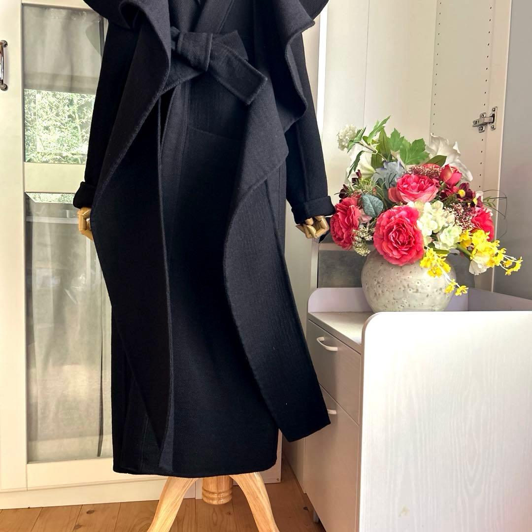 美品　マックスマーラ 素敵なデザインやや厚手で重みあるウール素材　ロングコート