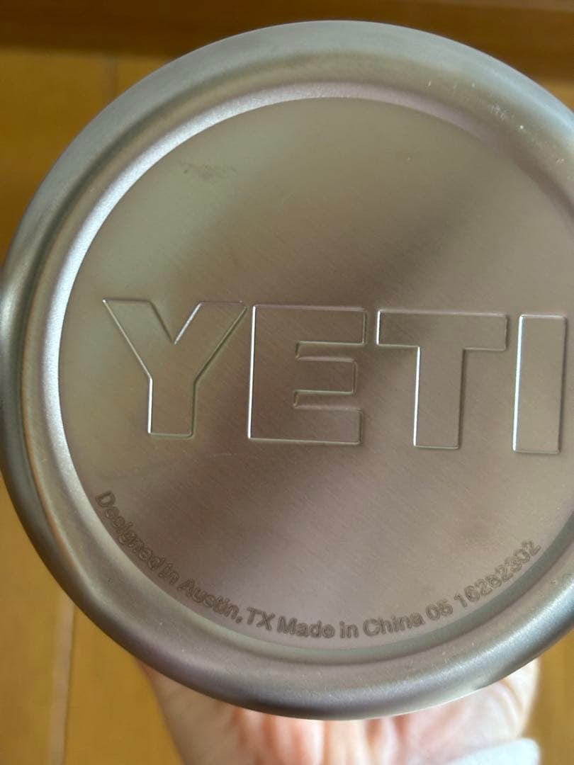 【新品未使用】YETIランブラー　ボトル　水筒　ホワイト 日本 未発売 36oz
