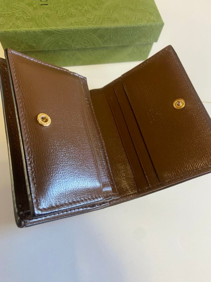 早い物勝ち‼️GUCCI バレンタイン限定‼️ハート型ロゴ 二つ折り財布