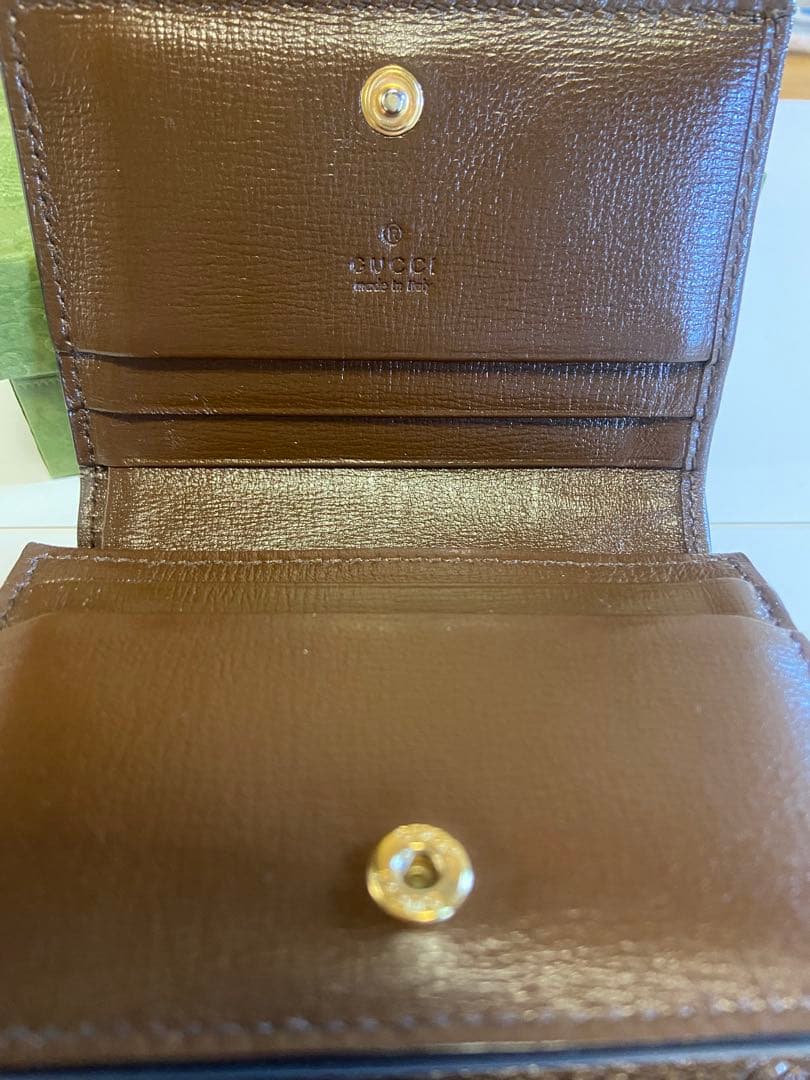 早い物勝ち‼️GUCCI バレンタイン限定‼️ハート型ロゴ 二つ折り財布