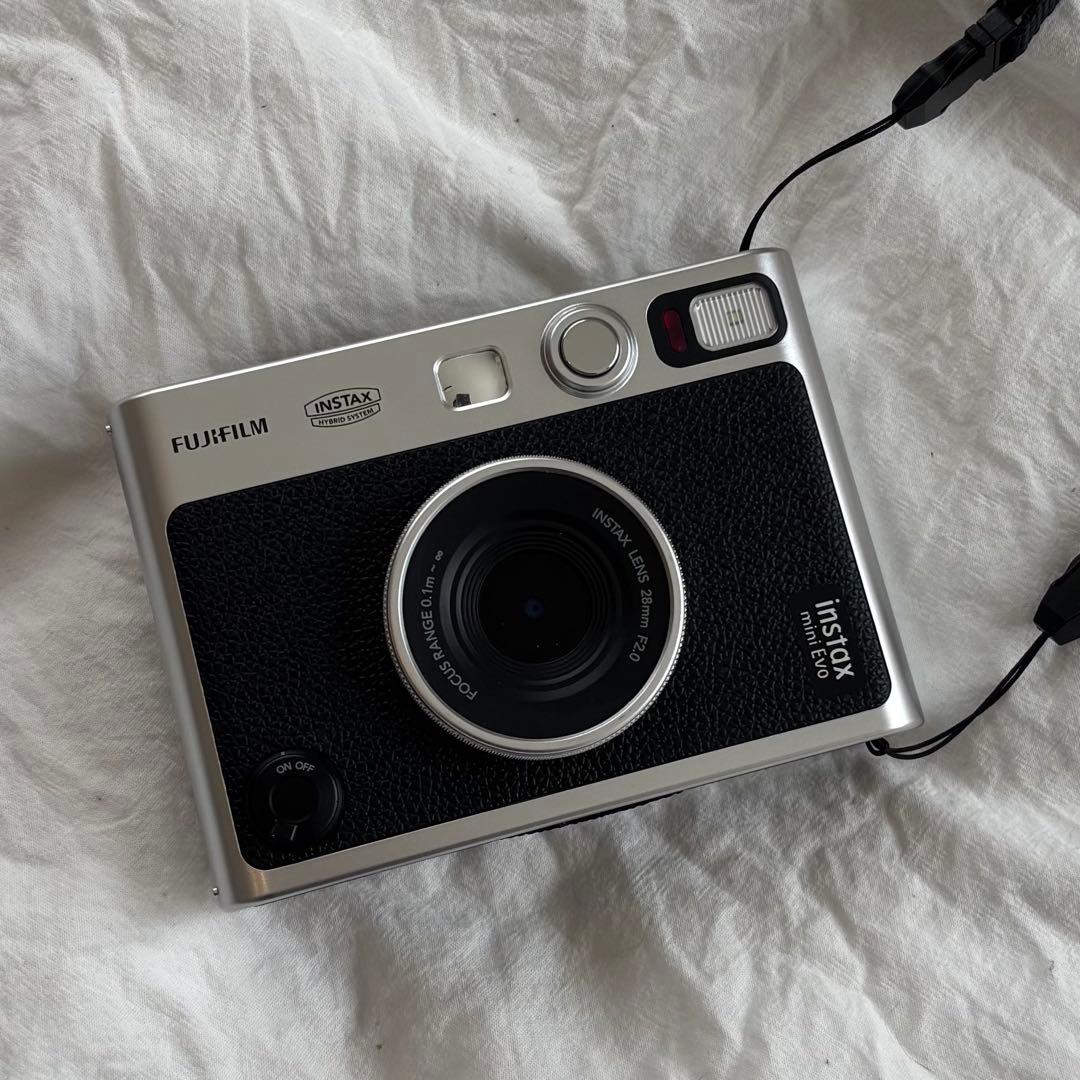フィルムカメラ instax mini evo