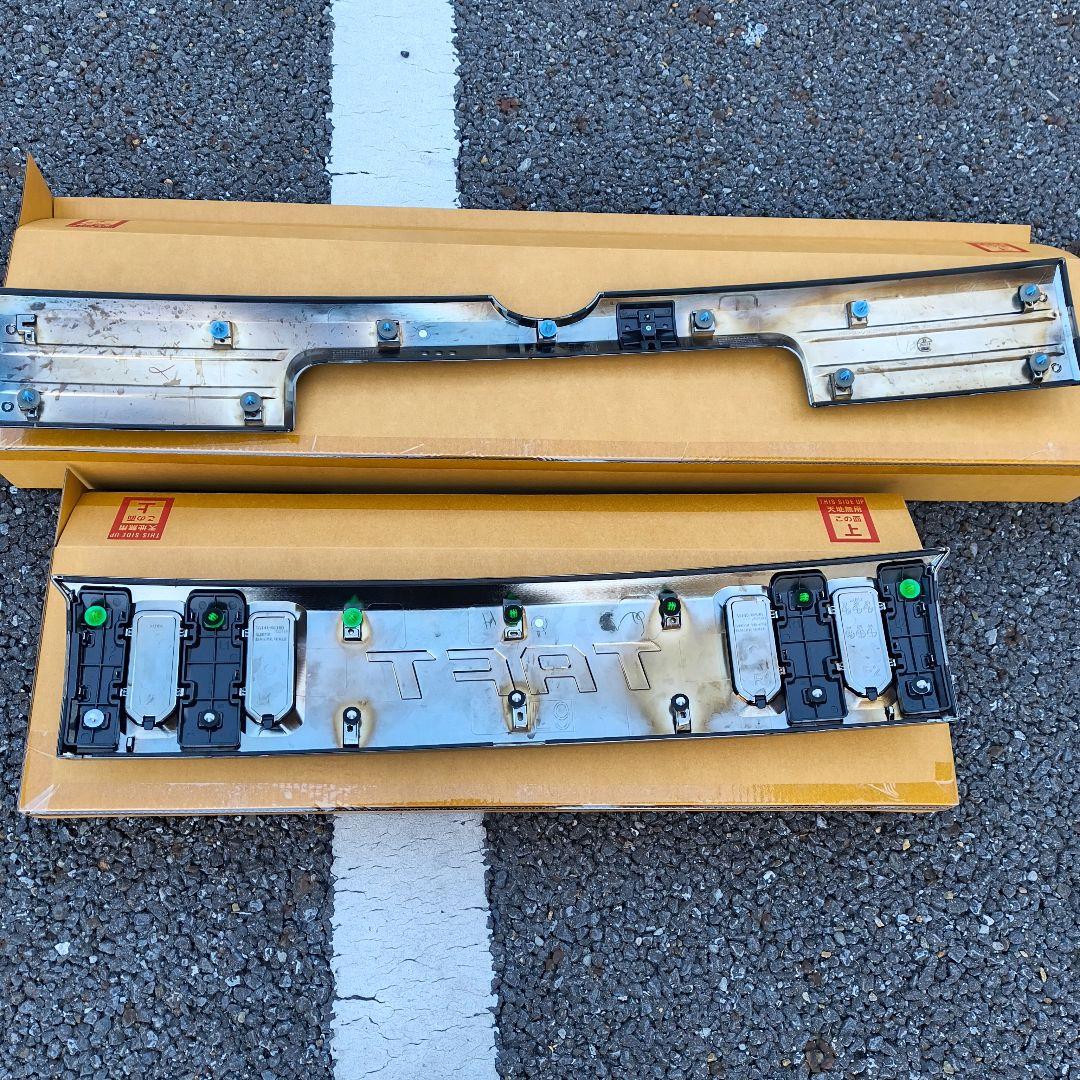 ダイハツ タフト フロントグリル&リアバンパーガーニッシュ （ブラックメッキ）