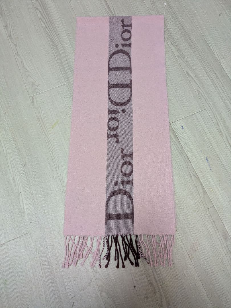 数回使った暖かいChristian Dior ピンク ロゴ マフラー
