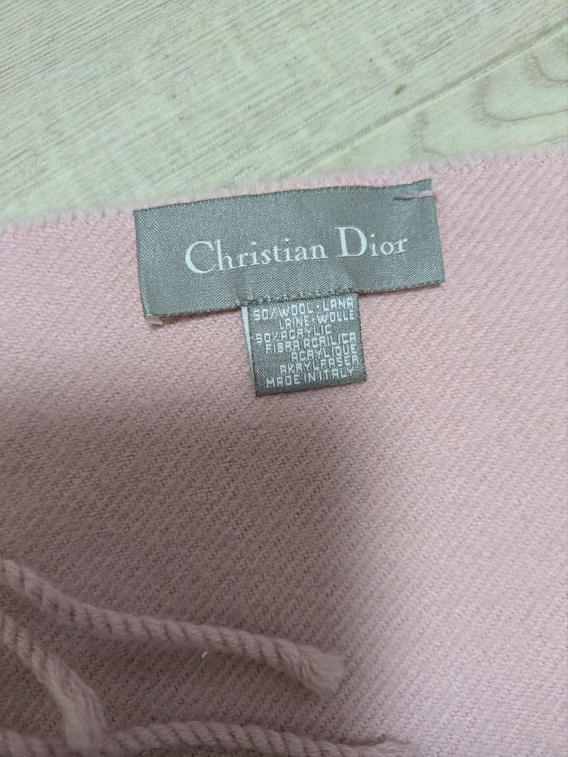 数回使った暖かいChristian Dior ピンク ロゴ マフラー