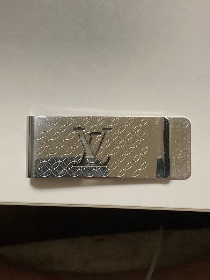 す*し様 Louis Vuitton マネークリップ メタル製