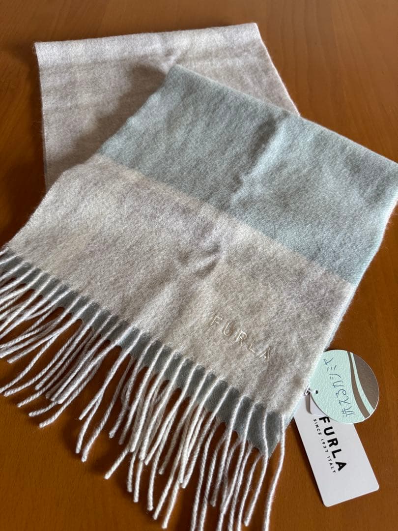 【未使用新品】FURLA 洗えるカシミヤ ラメ入りフリンジ マフラー ホワイト系