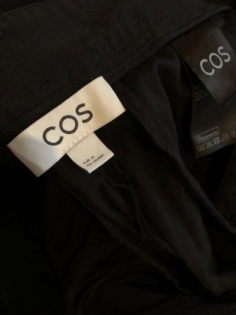 COS ユーティリティバレルレッグカーゴパンツ ブラック