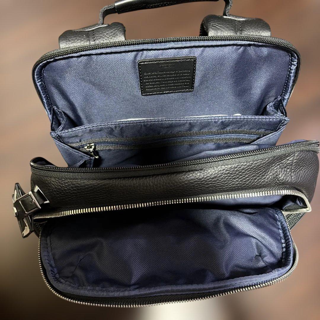 [新品未使用] TUMI ブラック レザー リュック