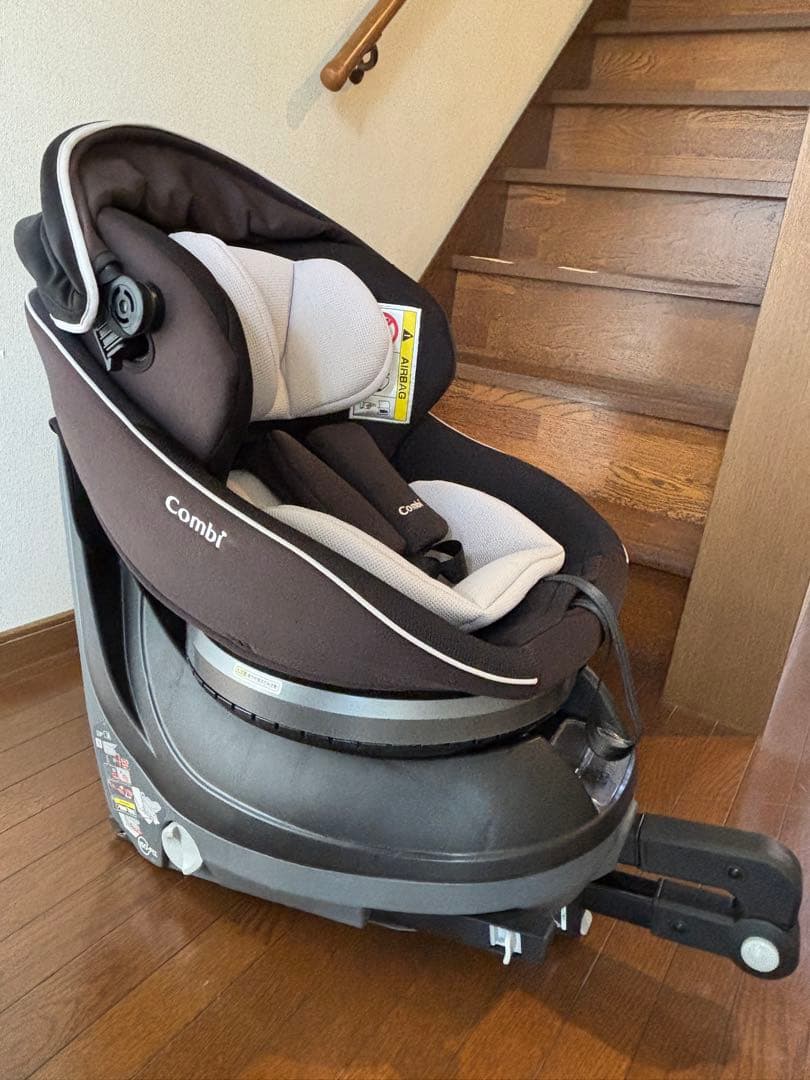 Combi クルムーヴ　ISOFIX回転式チャイルドシート ブラック