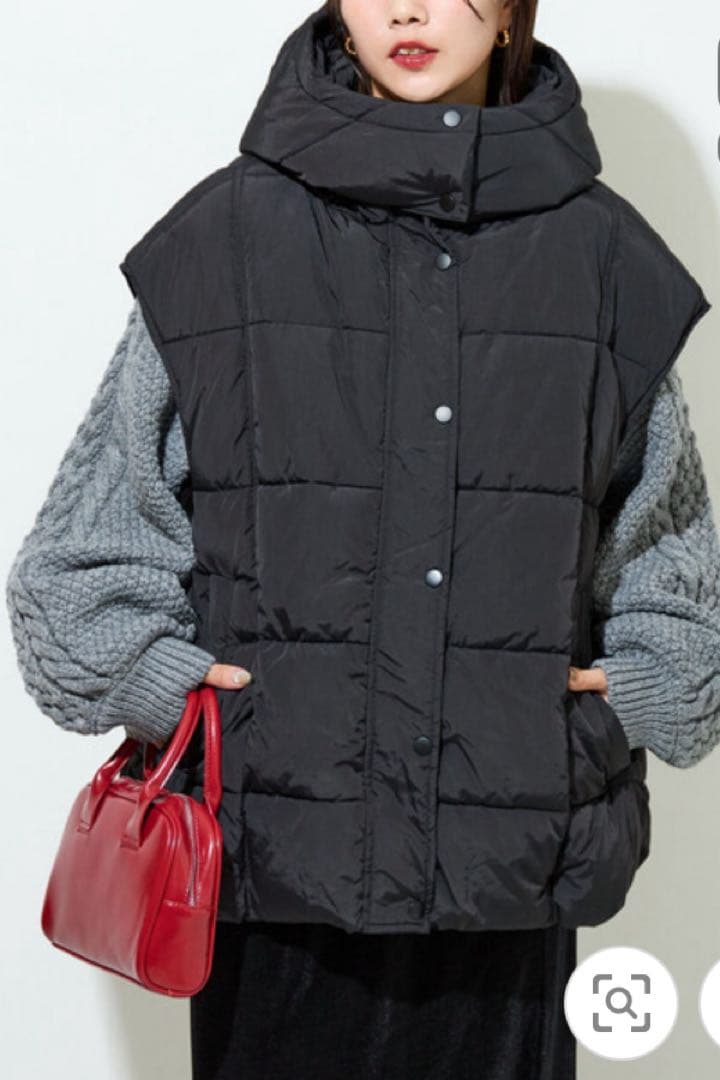 新品未使用　フード付きダウンベスト カーキ オリーブ