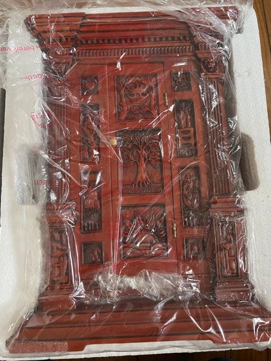 ナルニア国物語　世界に100個　シリアルナンバー付き衣装ダンス