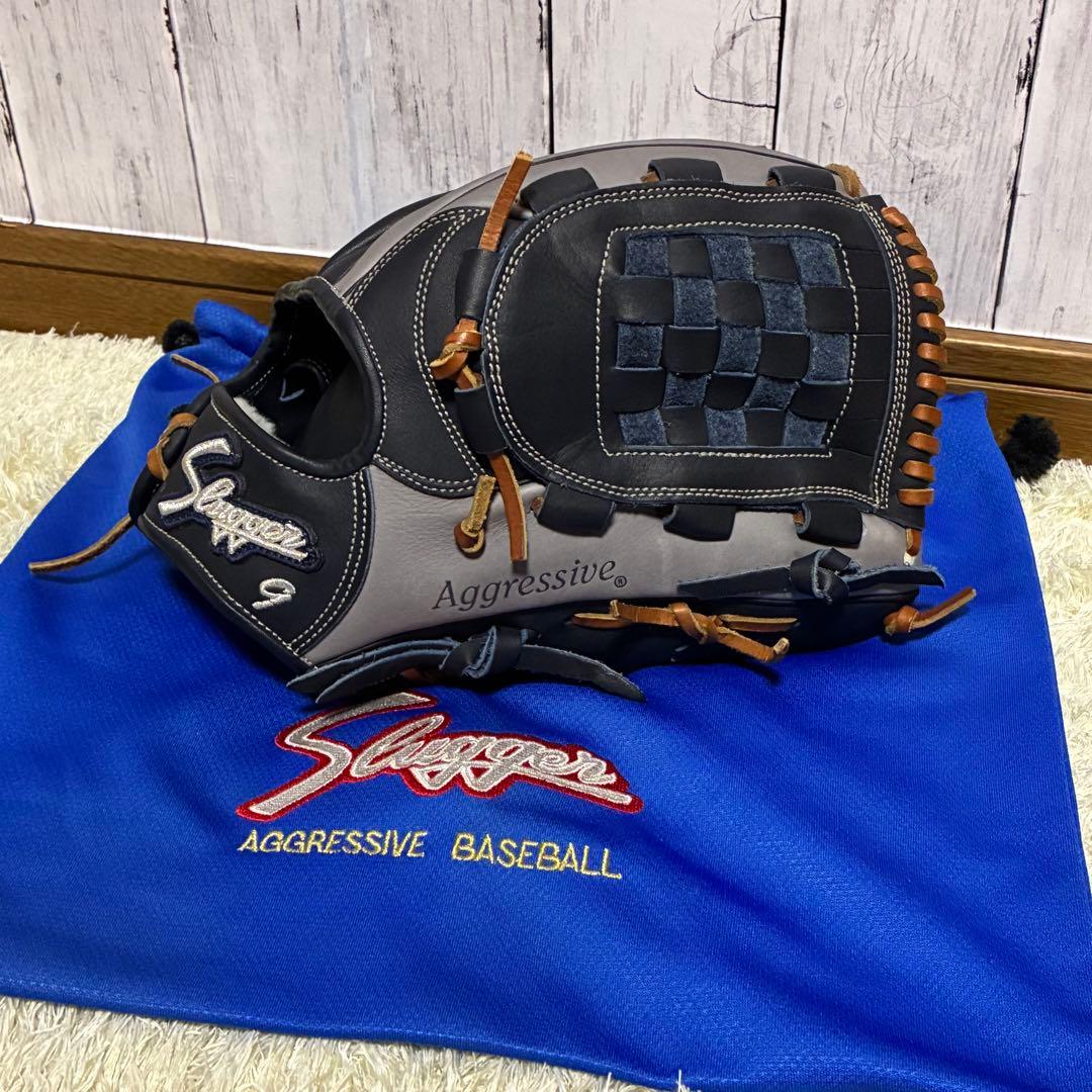 Slugger シルバー　黒　野球　グローブ True Professional