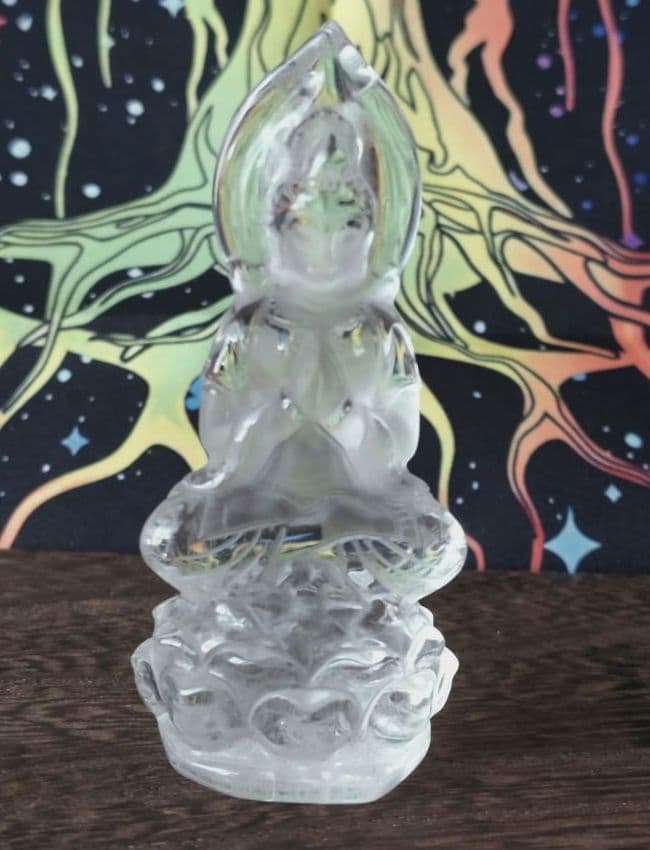 水晶　手彫り観音様　置物