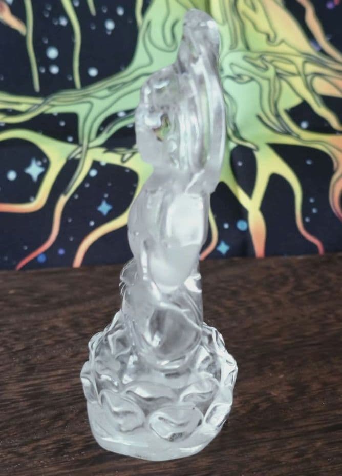 水晶　手彫り観音様　置物