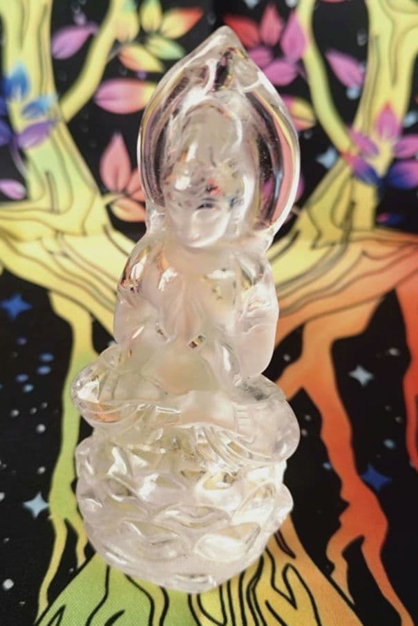 水晶　手彫り観音様　置物