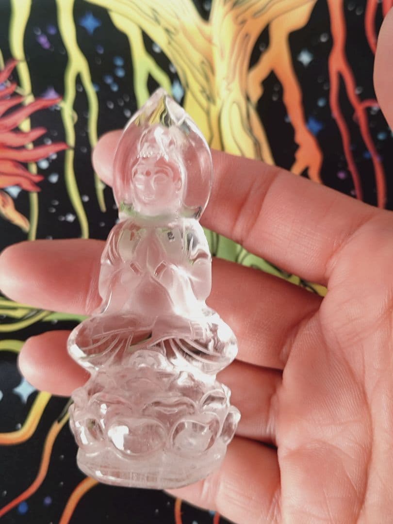 水晶　手彫り観音様　置物
