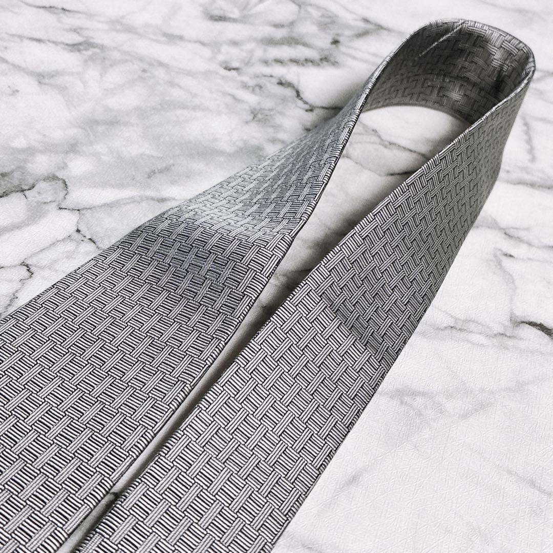 ✨クリーニング済✨エルメス　H柄 胸元ワンポイントホース刺繍ロゴ　ネクタイ