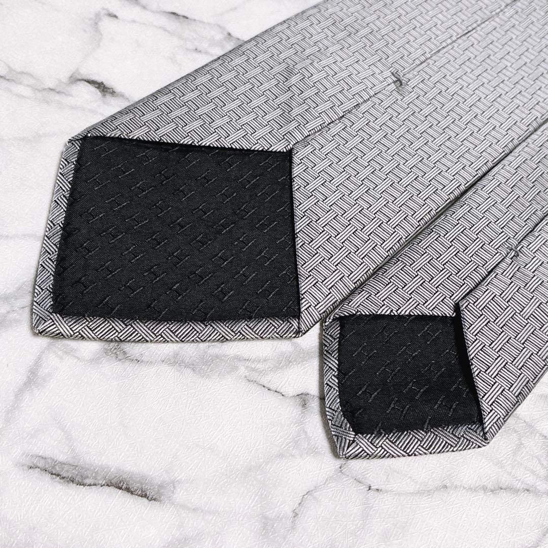 ✨クリーニング済✨エルメス　H柄 胸元ワンポイントホース刺繍ロゴ　ネクタイ