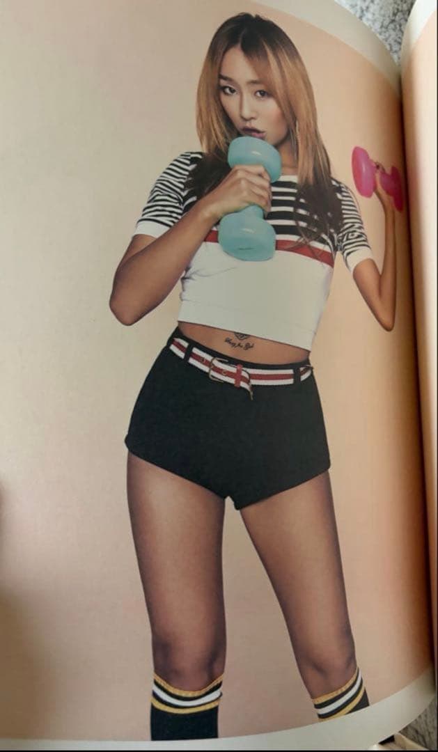 SISTAR 4つアルバム と HYOLYN トレカセット‼️