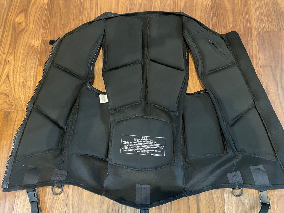 リアス　ロックショアベスト