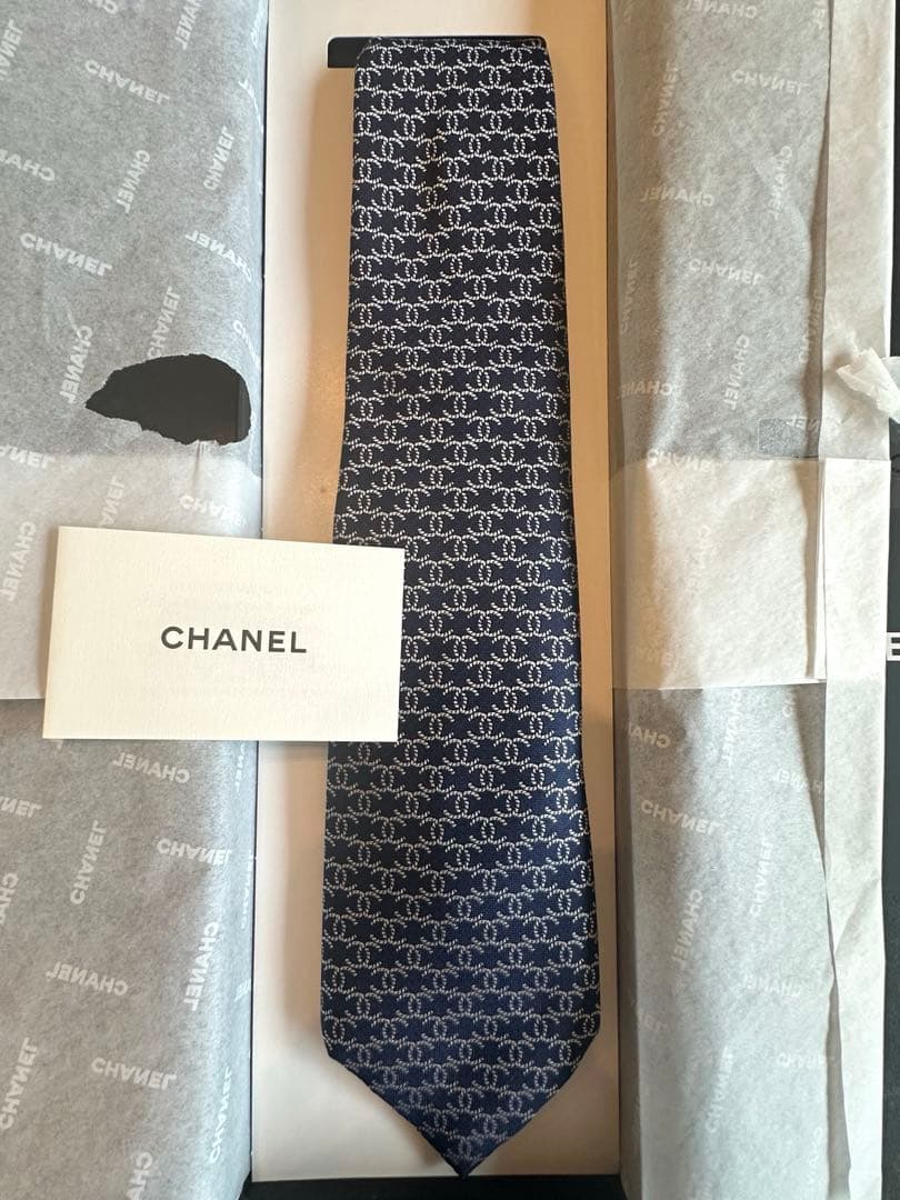 シャネル　ネクタイ箱付きネイビー