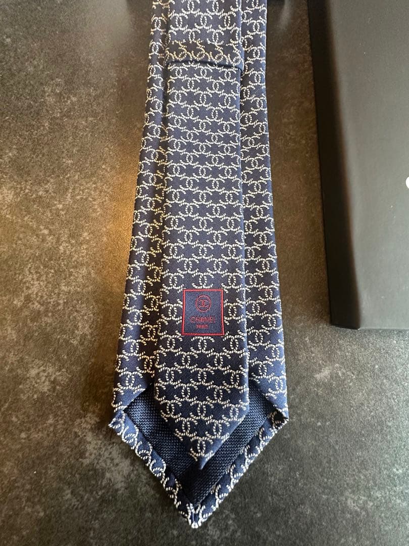 シャネル　ネクタイ箱付きネイビー