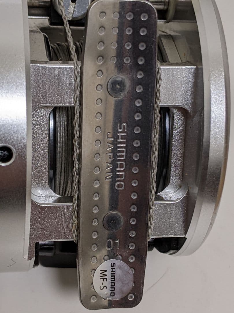 シマノ SHIMANO カルカッタ300