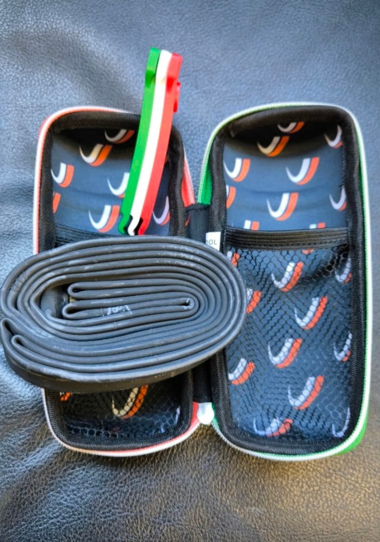 限定50個の逸品！Vittoria Corsa evo cxのタイヤ製ベルト付！