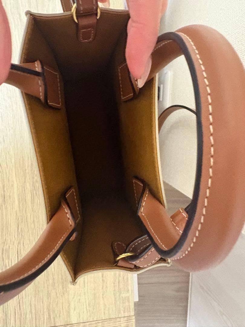 CELINE ベージュ ショルダーバッグ ロゴ入り