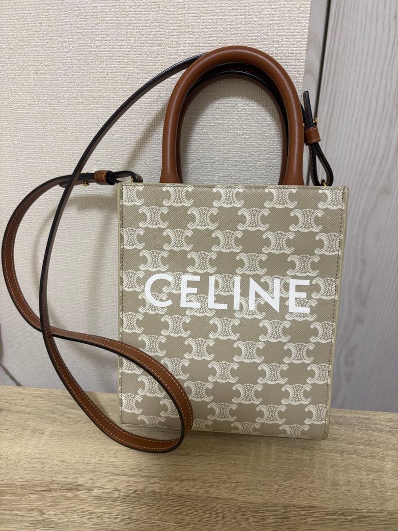 CELINE ベージュ ショルダーバッグ ロゴ入り