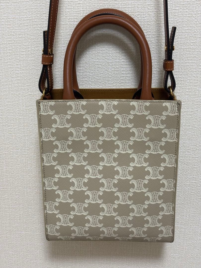 CELINE ベージュ ショルダーバッグ ロゴ入り