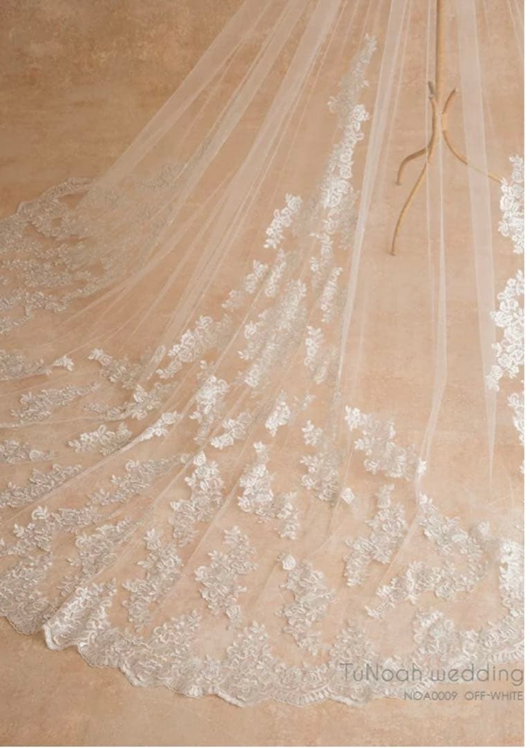 ウェディングドレス　トレーン