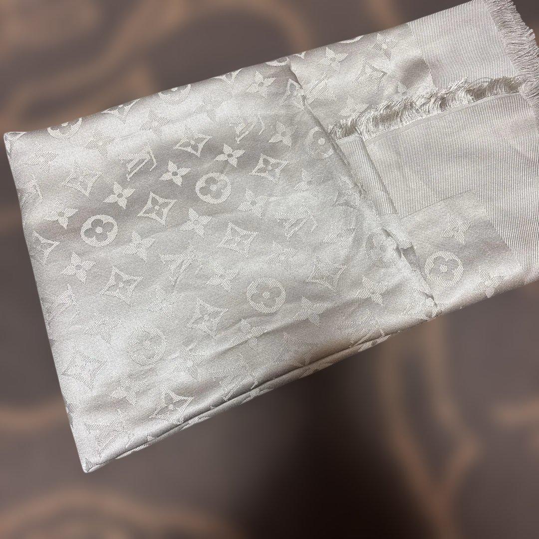 LOUIS VUITTON シルク大判ストール シルバーグレータグなし価格