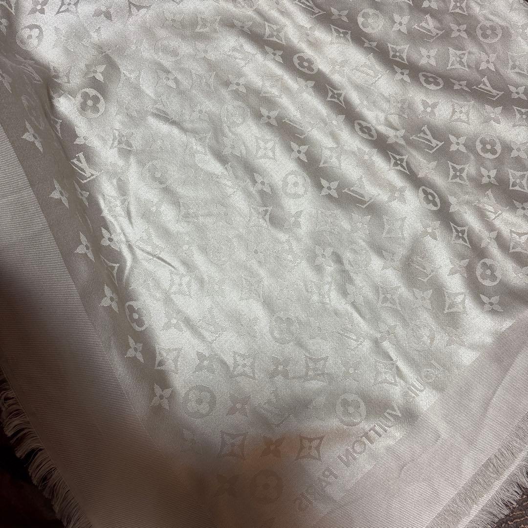 LOUIS VUITTON シルク大判ストール シルバーグレータグなし価格