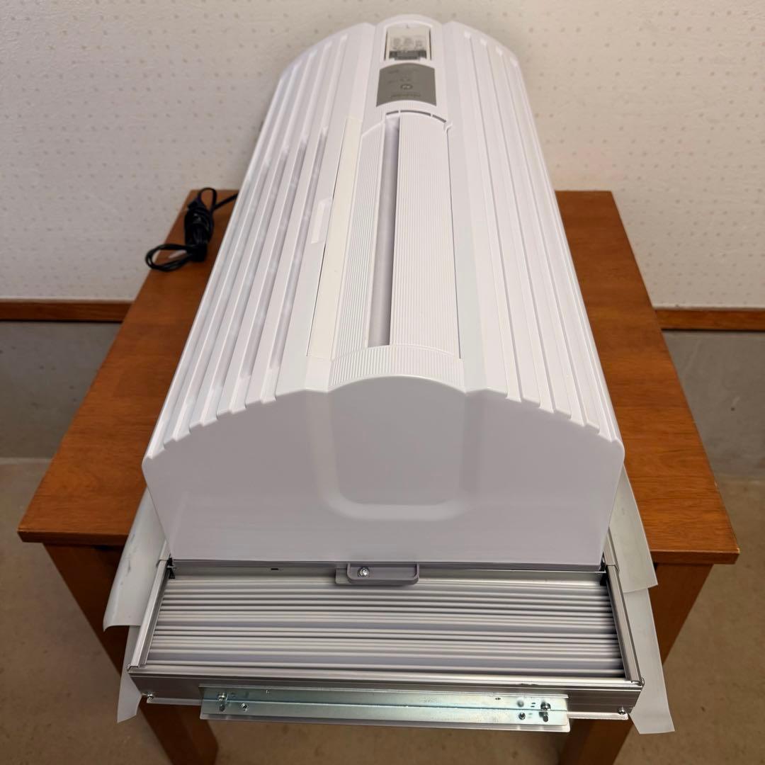 ● 極美品 トヨトミ 窓用エアコン ホワイト 低騒音モデル TIW-A1624