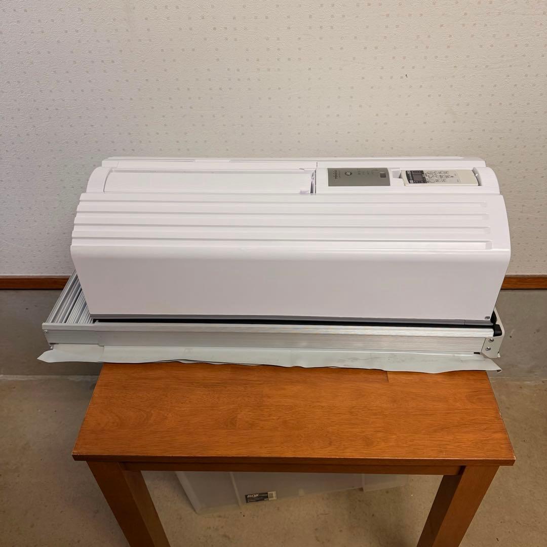 ● 極美品 トヨトミ 窓用エアコン ホワイト 低騒音モデル TIW-A1624