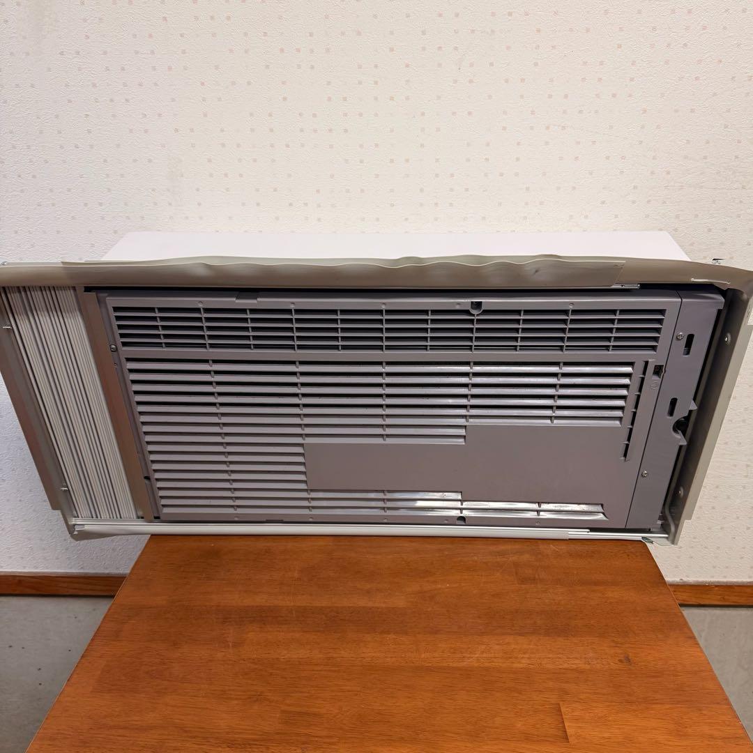 ● 極美品 トヨトミ 窓用エアコン ホワイト 低騒音モデル TIW-A1624