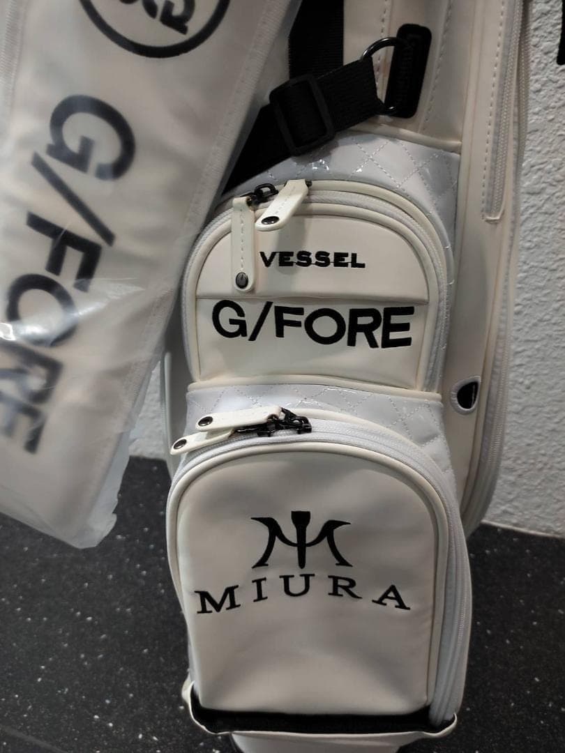G/FORE ホワイトキャディバッグ スカルロゴ付き