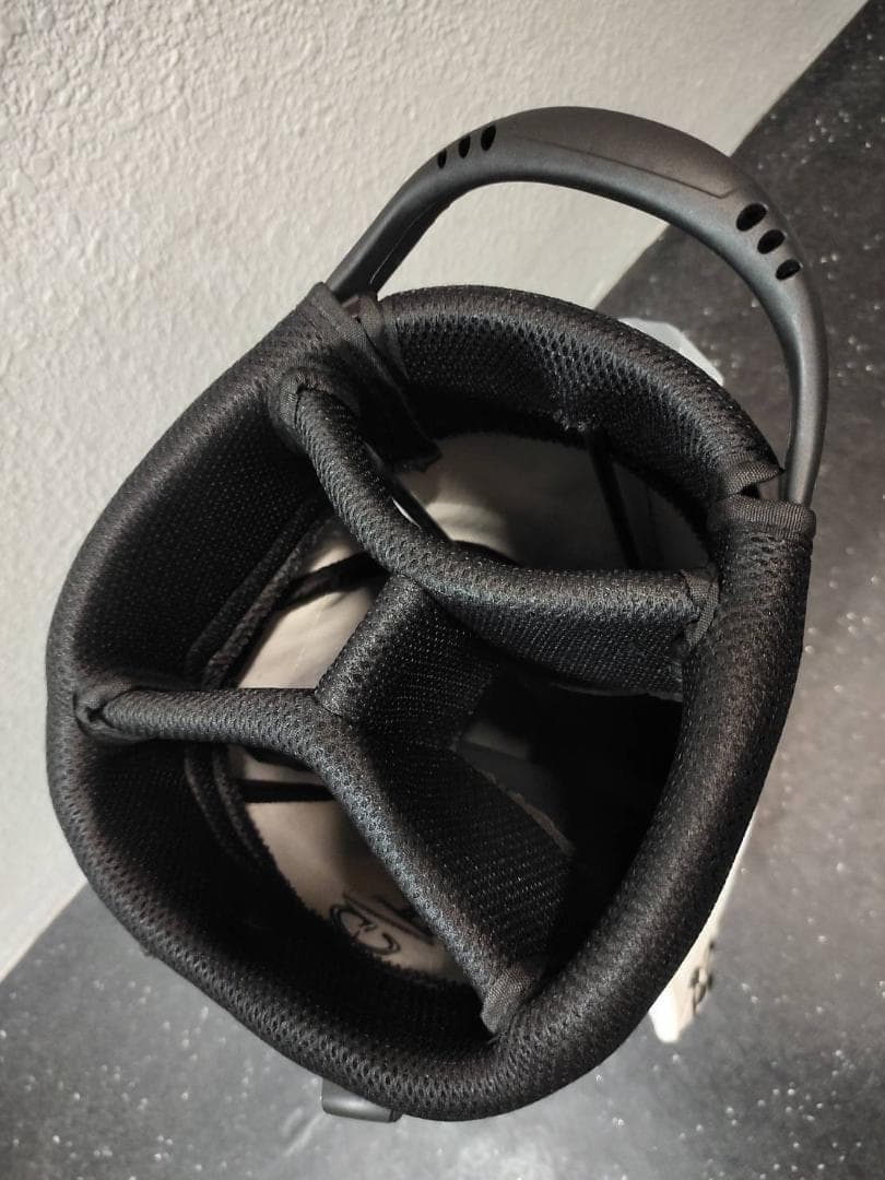 G/FORE ホワイトキャディバッグ スカルロゴ付き