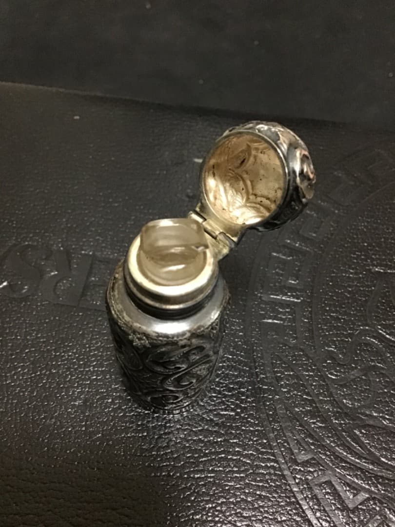 M BROS シルバー製香水入れ RT-35015