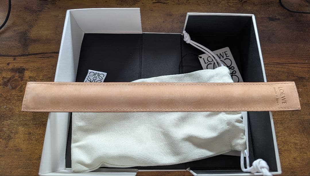 新品未使用　LOEWE ブラウンレザーバングル