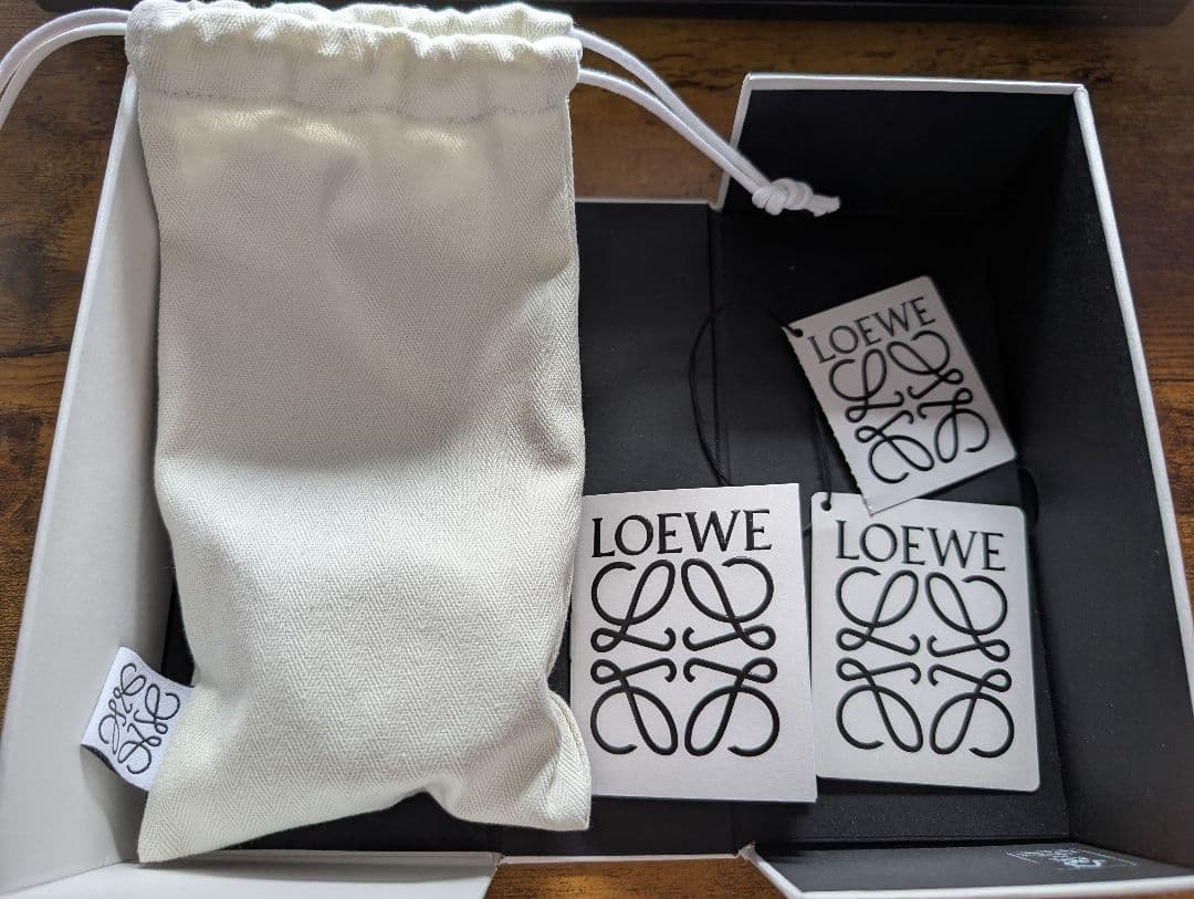 新品未使用　LOEWE ブラウンレザーバングル