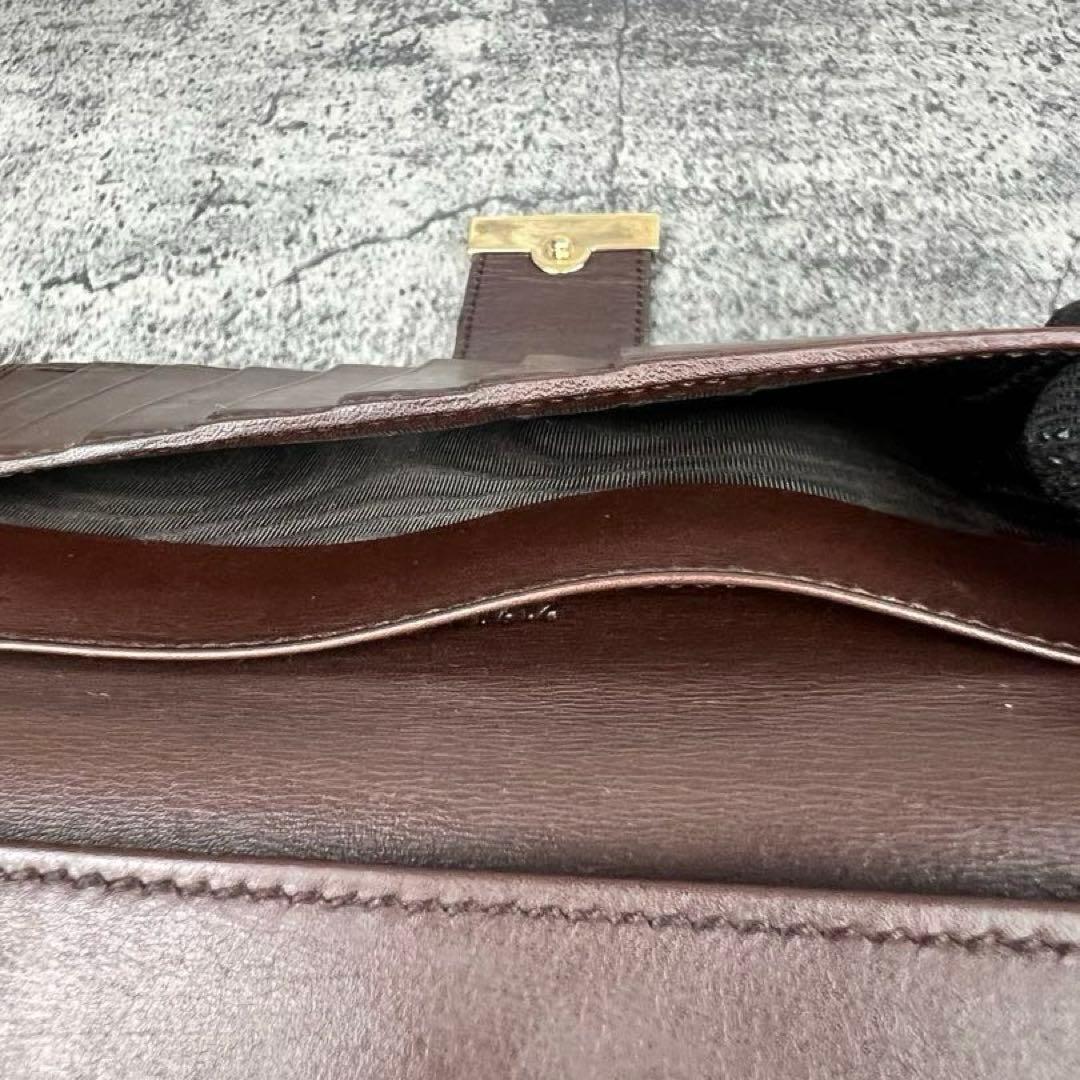 GUCCI シマ レザー エンボス GG ゴールド金具 Wホック