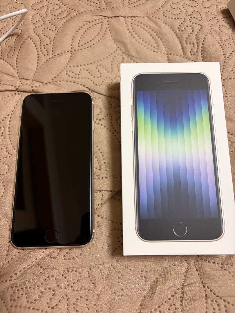 Apple iPhone SE (第3世代) スターライト 本体