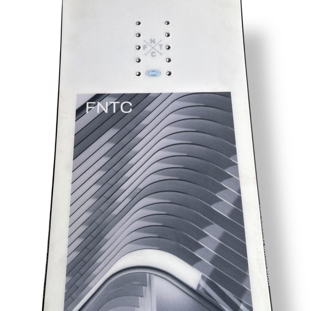 【美品】FNTC TNT スノーボード フラット　147cm