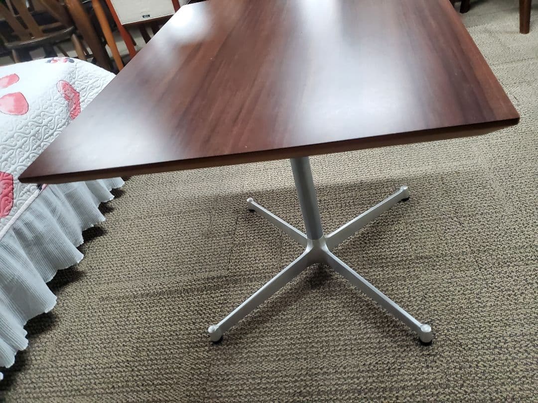 D&DEPARTMENT カフェテーブル