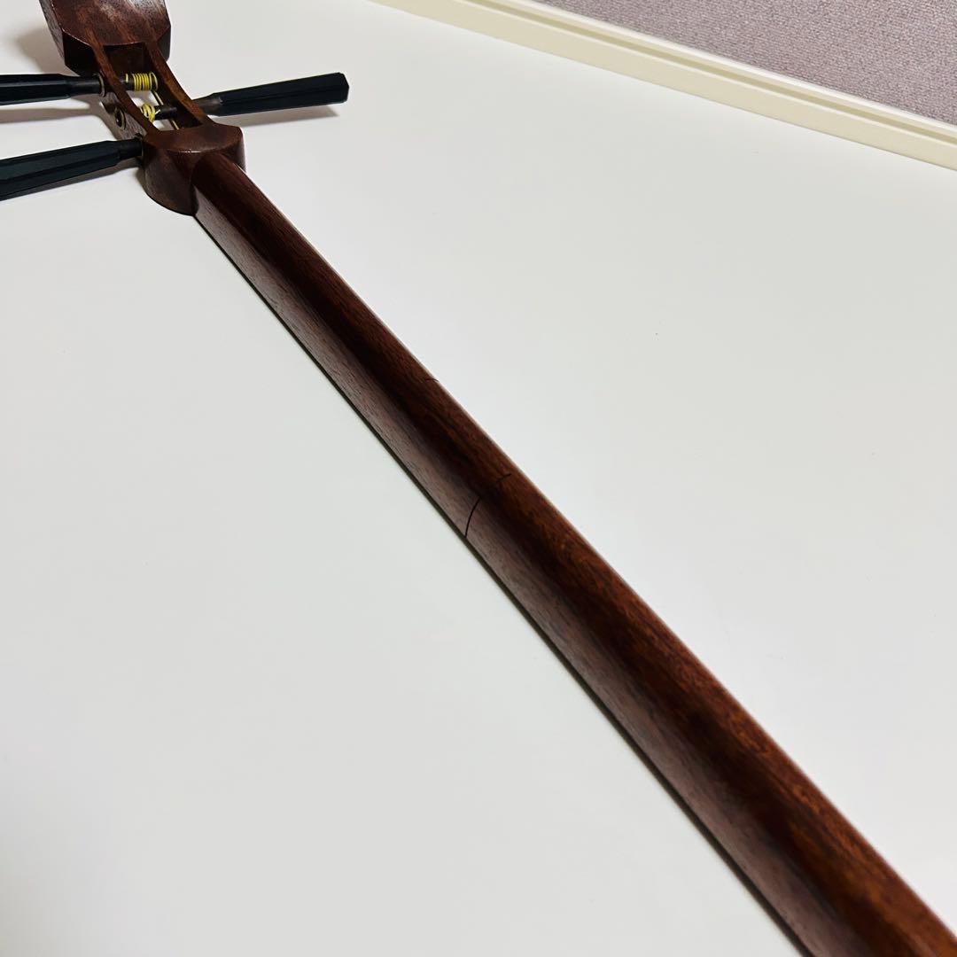 【超高級 美品】三味線 中棹 紅木 プロ仕様 正寸 天然皮 付属品多数あり